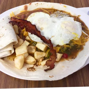 Heuvos rancheros with green chili