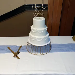 Red velvet and white wedding cake