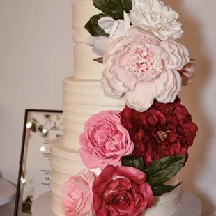 Cutting cake with two additional tiers.