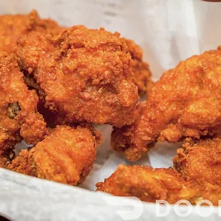 chicken wings and fried chicken, bbq wings, chicken wings, bbq chicken, poultry, fried chicken, chicken, fried chicken wings, food