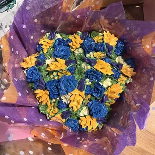 Amazing mini cupcakes with floral design I requested