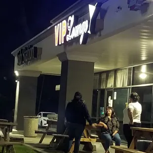 Optional outdoor seating during Pandemic 2021-5