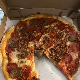 Dry pizza meat lovers ? Not enough meat variety.