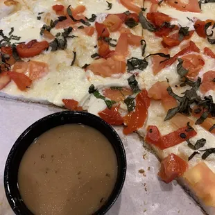 Caprese pizza with warm balsamic
