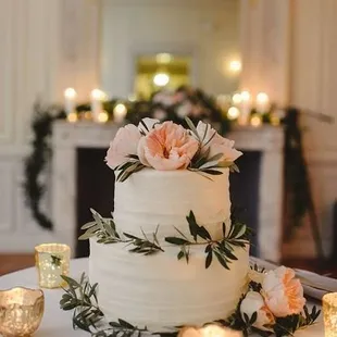 Cake flowers is a specialty of ours as well