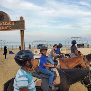 All the horses are lined up before we leave to go through safety reminders