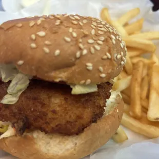 Fish sandwich side view. Nom.