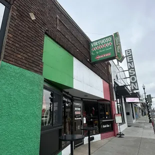 the outside of the restaurant