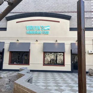 One of the best authentic meals I have had in a long time. Great customer service and food. Definitely recommend.