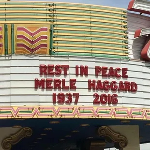 Bartender plays great jams on the music box !!! Happy birthday Merle Haggard !!!