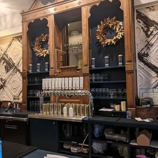 The decor is cute! Art deco