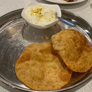 Shrikhand Poori (2 Pcs)