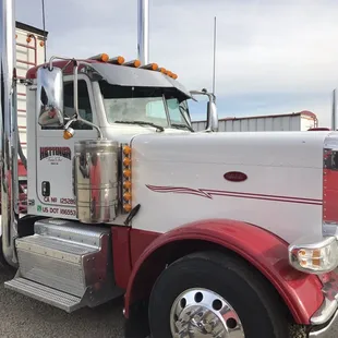 We do semi truck glass as well!!! This was a really cool peterbilt!!
