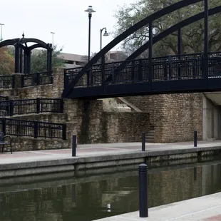 Visions over looks the river (gondola rides are offered)