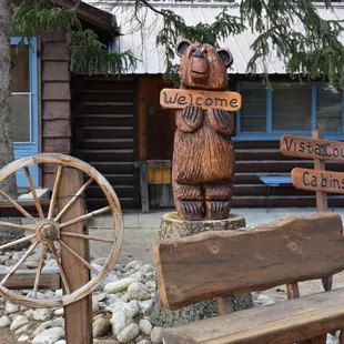 Welcome to Vista Court Cabins and Lodge