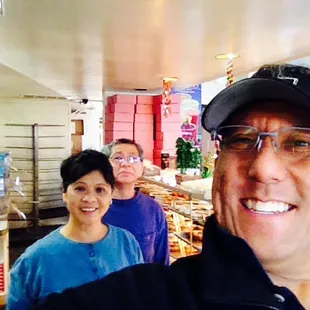 First stepped in Vista Donuts back in 97'. The owners are the best and greet the locals by name as they walk in. Great place!