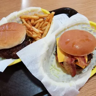 Bacon on Royalburger on white, Vista Combo. Yum yum yum!