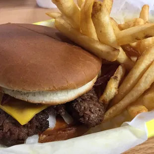 Vista burger basket - comes with burger, fries and tossed salad (no drink). Be sure to add bacon and cheese to your burger!