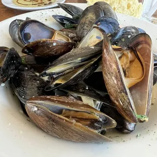 PEI Mussels in White Wine Garlic Sauce