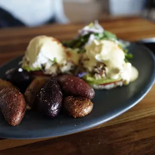 Vista crab benedict with peewee potatoes