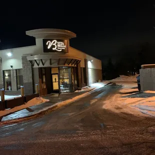 the outside of a restaurant