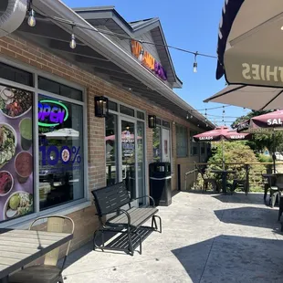 Exterior &amp; patio seating