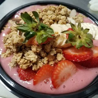 STRAWBERRY FIELDS SMOOTHIE BOWL
