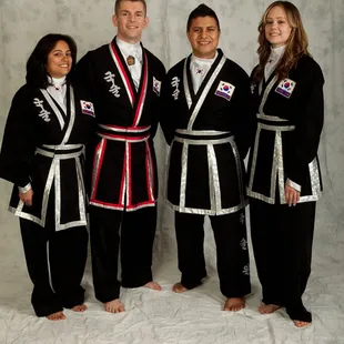 Instructors Tiffany B., Justin B., Cesar O. and Jessica V.