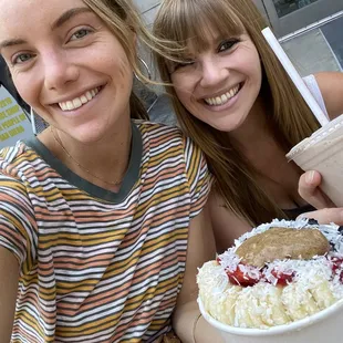 Açaí bowl with almond butter and Flexin&apos; Smoothie