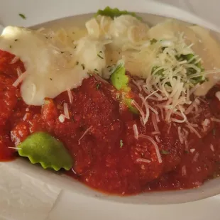 The tortellini was delicious and you don&apos;t have to pick which sauce you want.