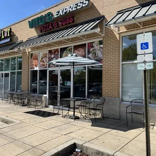 the outside of a restaurant