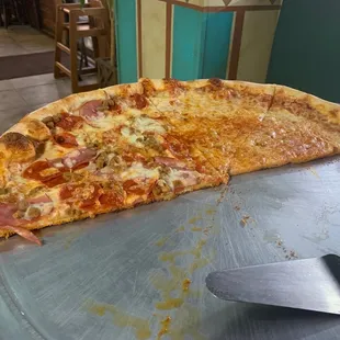 HUGE XL PIZZA