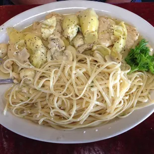 Chicken with mushrooms and artichokes with linguine. Hugh plate needed a takeout box. Great taste!