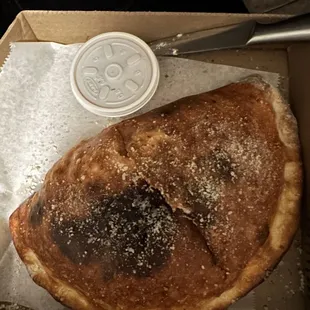 I had the deluxe calzone it was absolutely delicious the best I have had will be returning to try other items on menu
