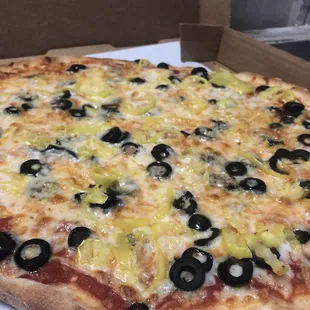Banana pepper and black olive pizza