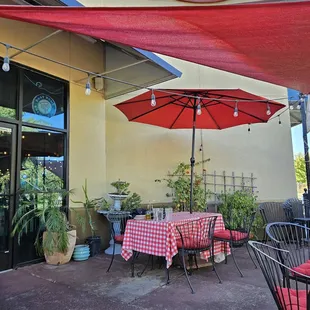 Patio, service animals are not allowed inside, so we sat here