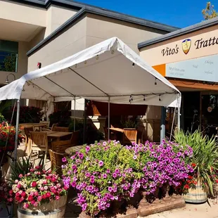 the outside of a restaurant