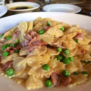 Farfalle con Piselli e Prosciutto