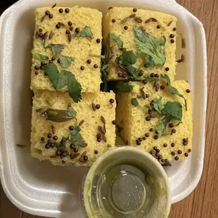 The BEST Khaman Dhokla (4 pcs)
