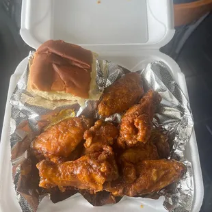 food, fried chicken, poultry, bbq chicken, fried chicken wings, bbq wings, chicken wings and fried chicken, chicken wings, chicken