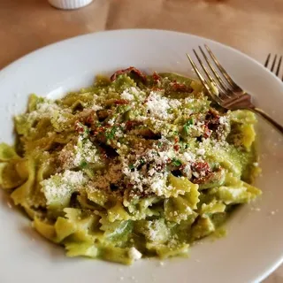 Farfalle al Pesto e Pollo