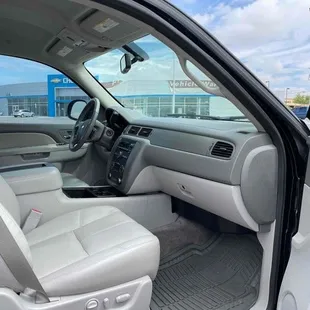 Can't see cracked dash, nor broken door pull from here, either. Slick.