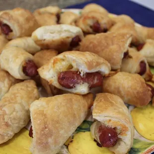 Pigs in a blanket for a kids class! Perfect idea!