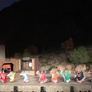 Love the dresses when they fan them