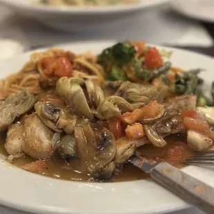 a plate of pasta and vegetables