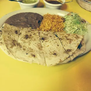 Beef quesadilla Lunch special, huge And delicious for $5.99!