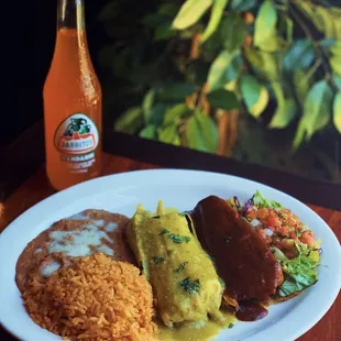 Pollo tamale (green) + pork tamale (red)