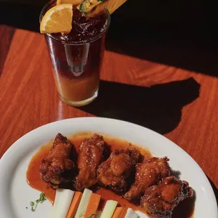 Happy Hour Alitas de Pollo + Sangría