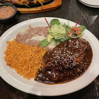 Pollo en Mole Poblano Plate