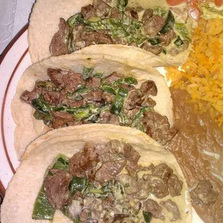 Tacos De Carne Asada Con Rajas Y Crema (3)